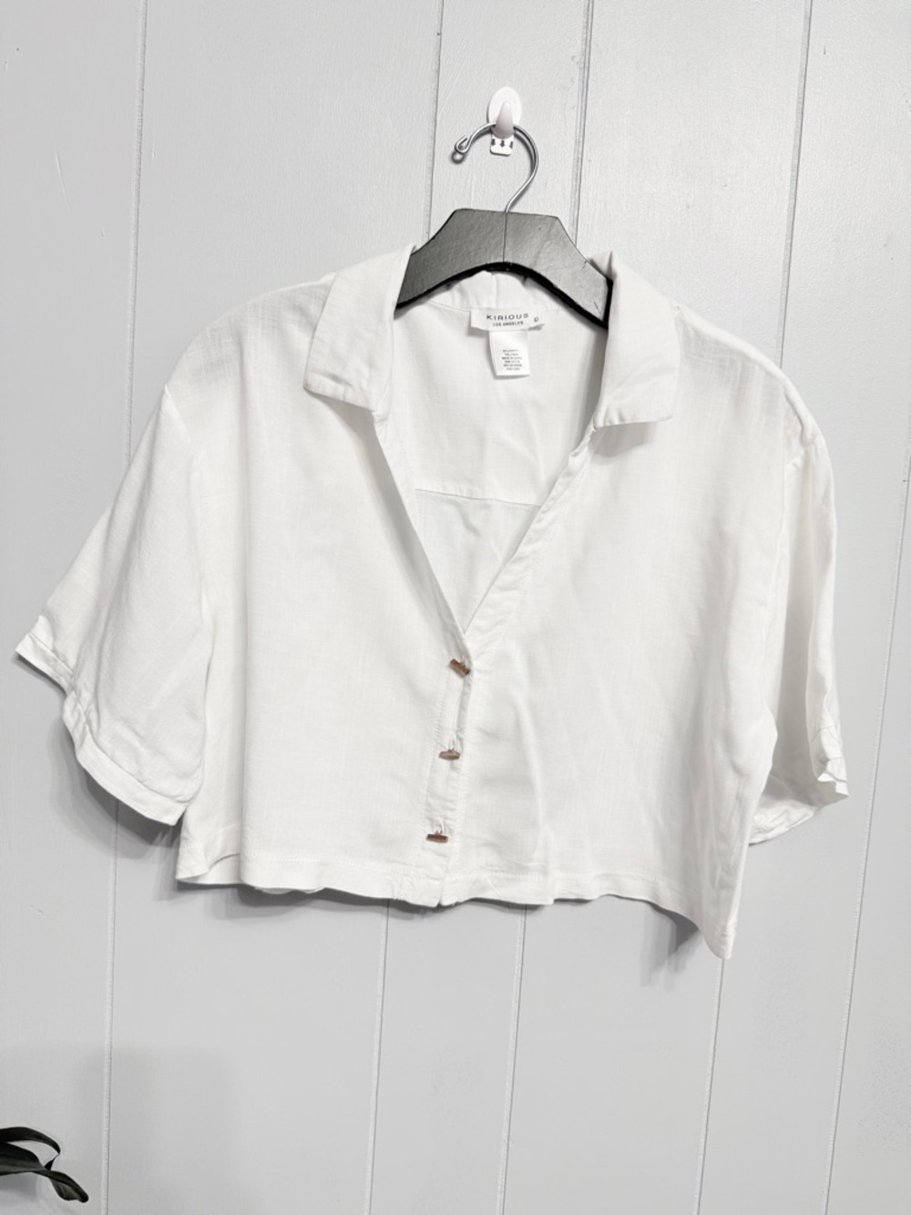 #1)  Cropped White Button-Front Women's Top Size L (worn) no stain